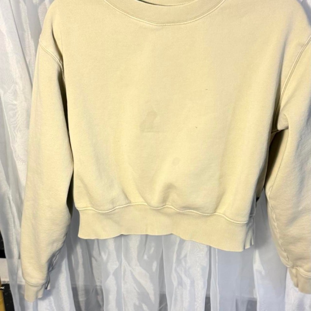 TNA cropped sweatshirt in size‎ M.